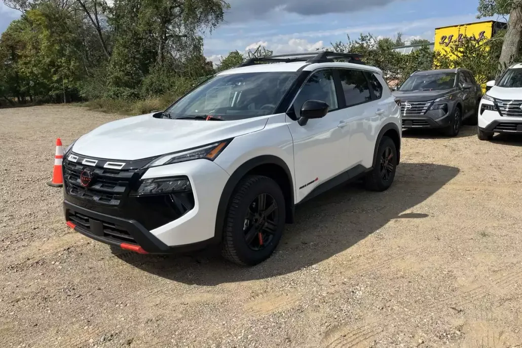 2025 Nissan Rogue SV photo 1