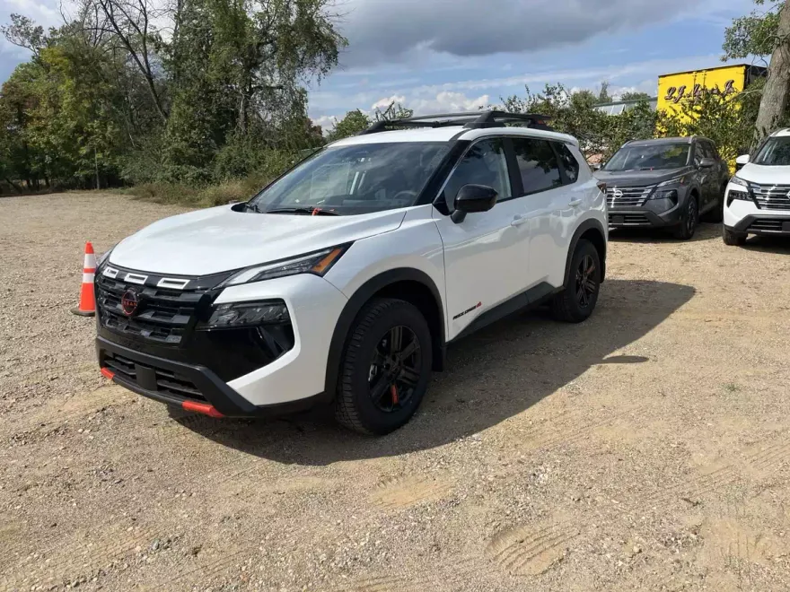 2025 Nissan Rogue SV photo 1