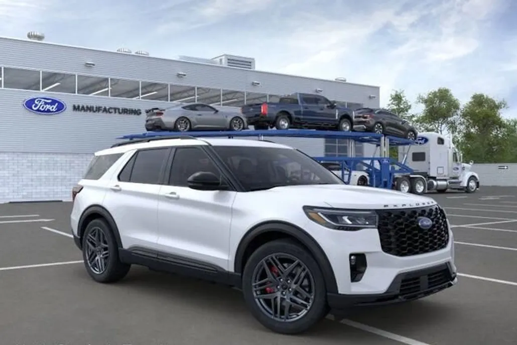 2025 Ford Explorer ST photo 1