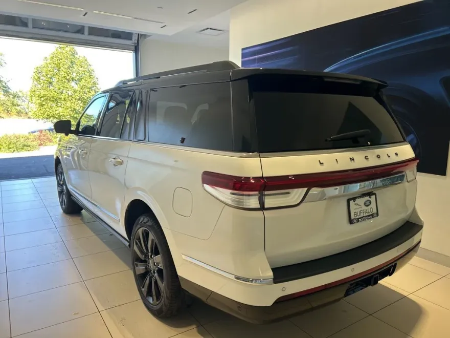 2023 Lincoln Navigator Black Label photo 1
