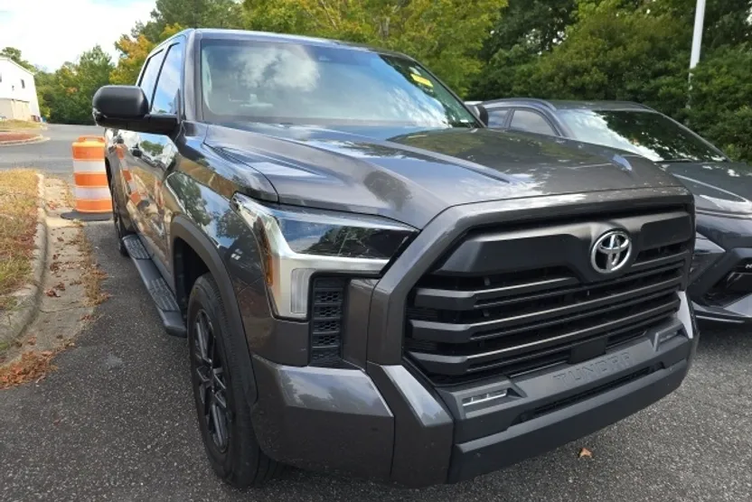 2022 Toyota Tundra SR5 photo 1
