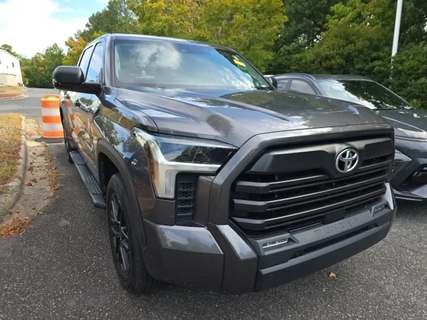2022 Toyota Tundra SR5 photo 1