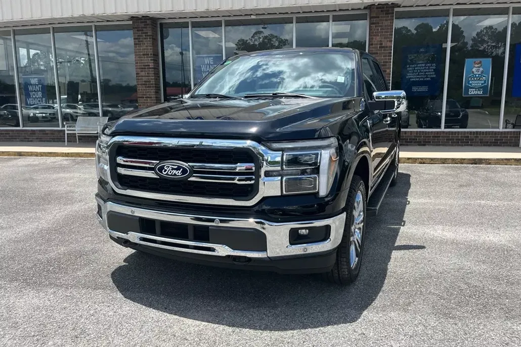 2025 Ford F-150 Lariat photo 1