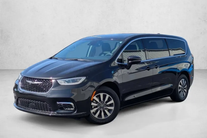 2022 Chrysler Pacifica Hybrid Touring L photo 1