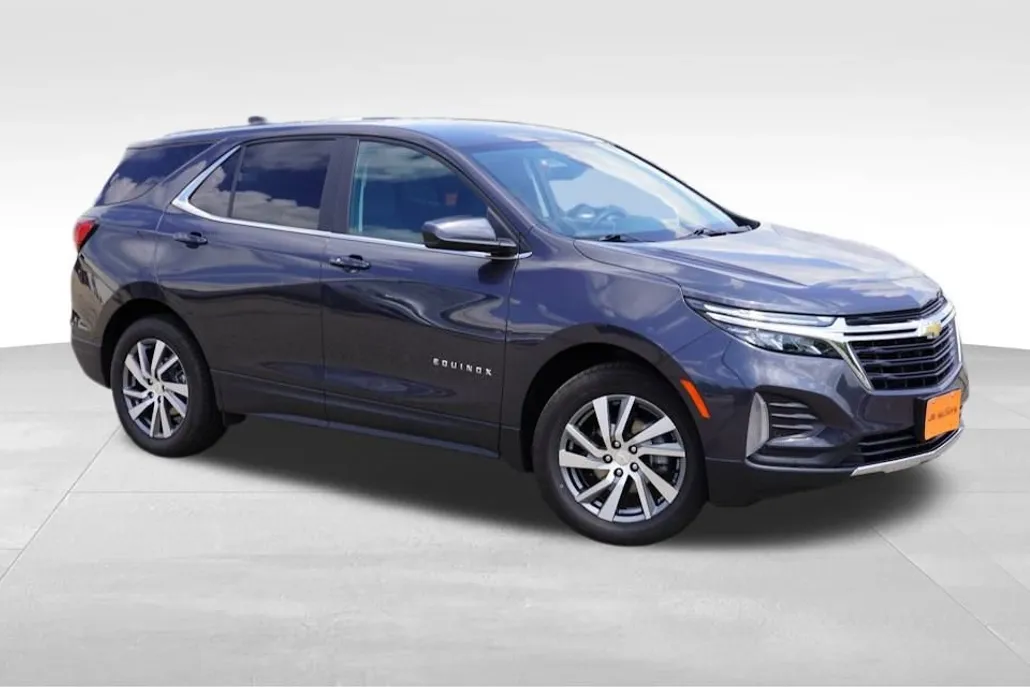 2023 Chevrolet Equinox LT photo 1