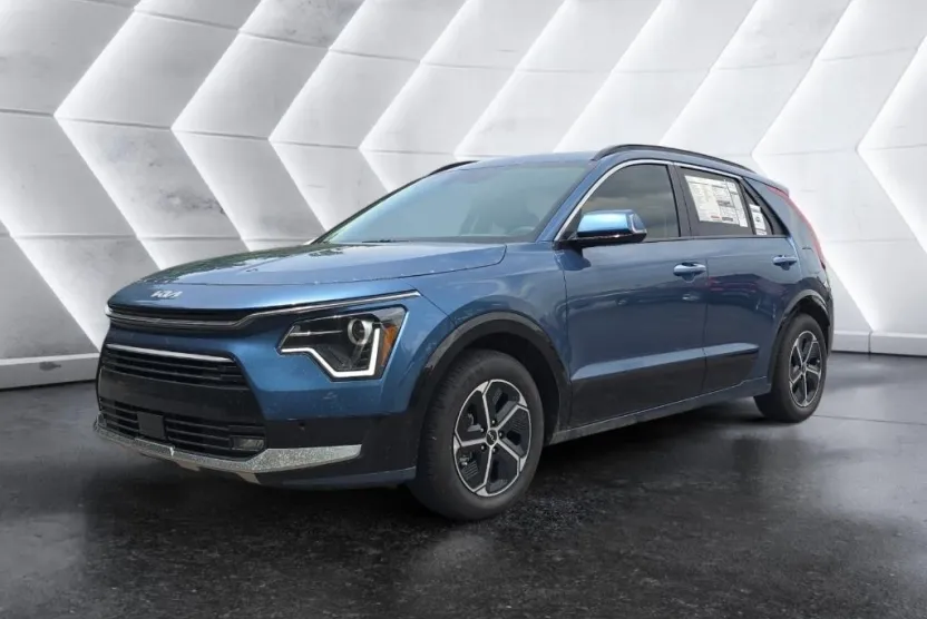 2025 Kia Niro SX Touring photo 1