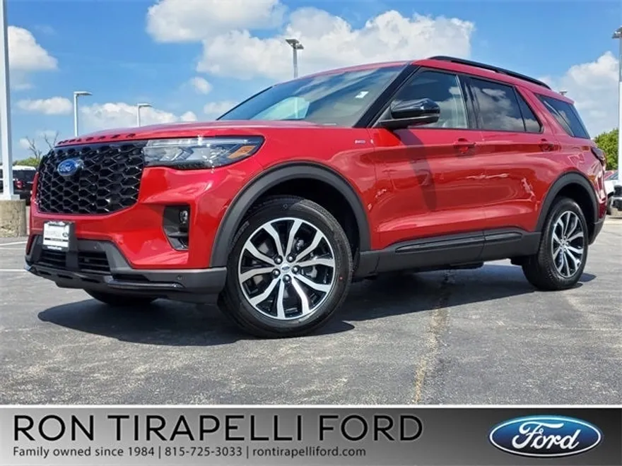 2025 Ford Explorer ST-Line photo 1