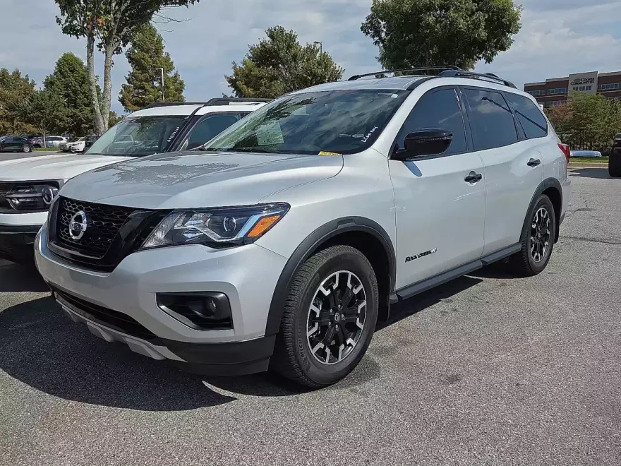 2020 Nissan Pathfinder SV photo 1
