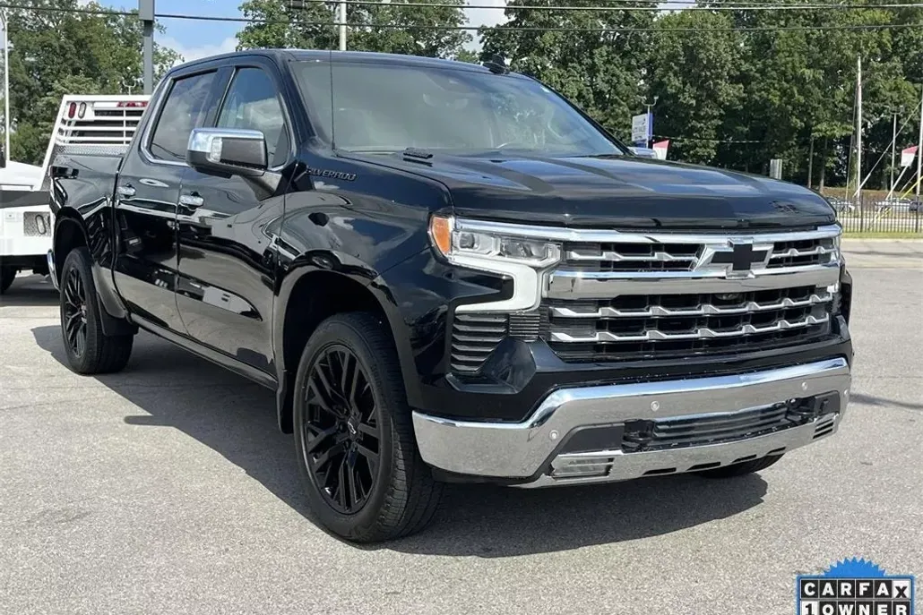 2023 Chevrolet Silverado 1500 LTZ photo 1