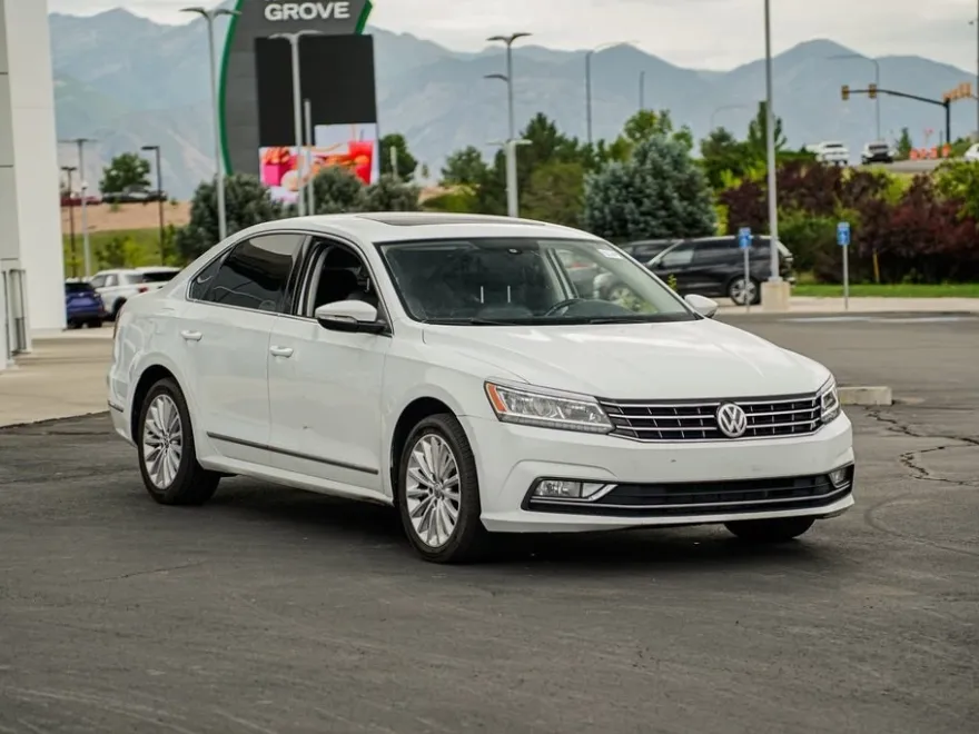 2016 Volkswagen Passat SE photo 1