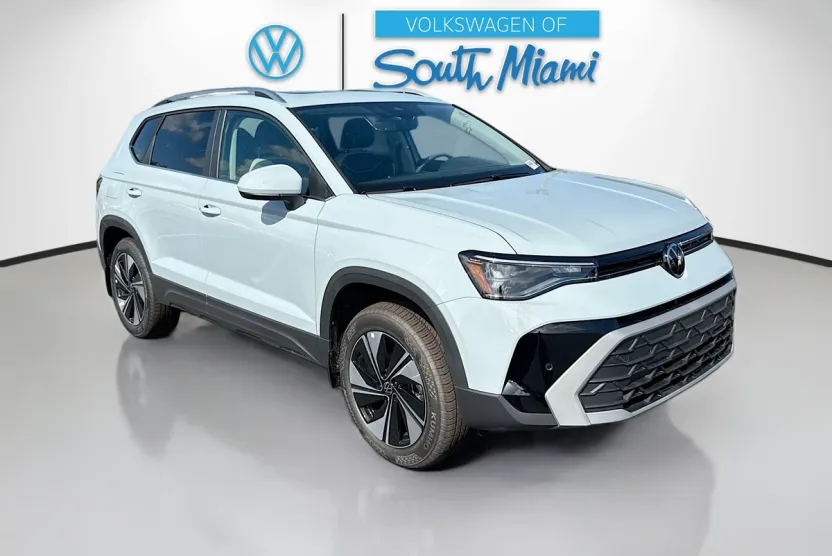 2025 Volkswagen Taos SE photo 1
