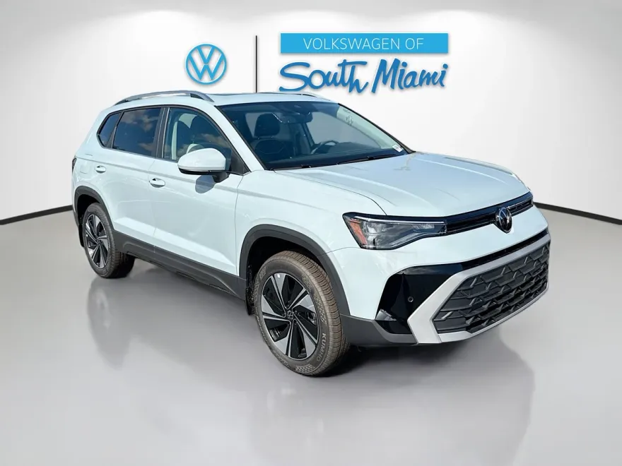 2025 Volkswagen Taos SE photo 1