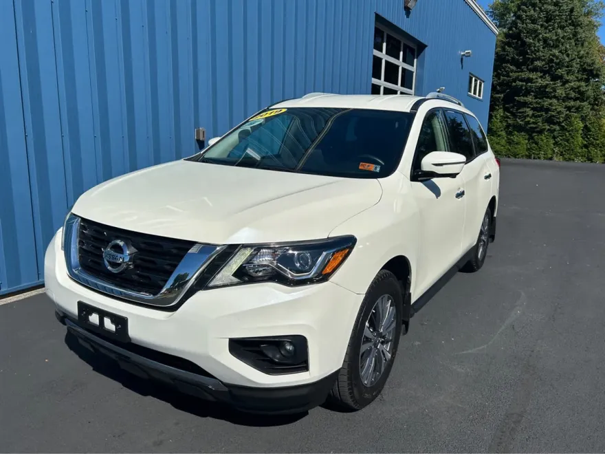 2019 Nissan Pathfinder 4x4 SL photo 1
