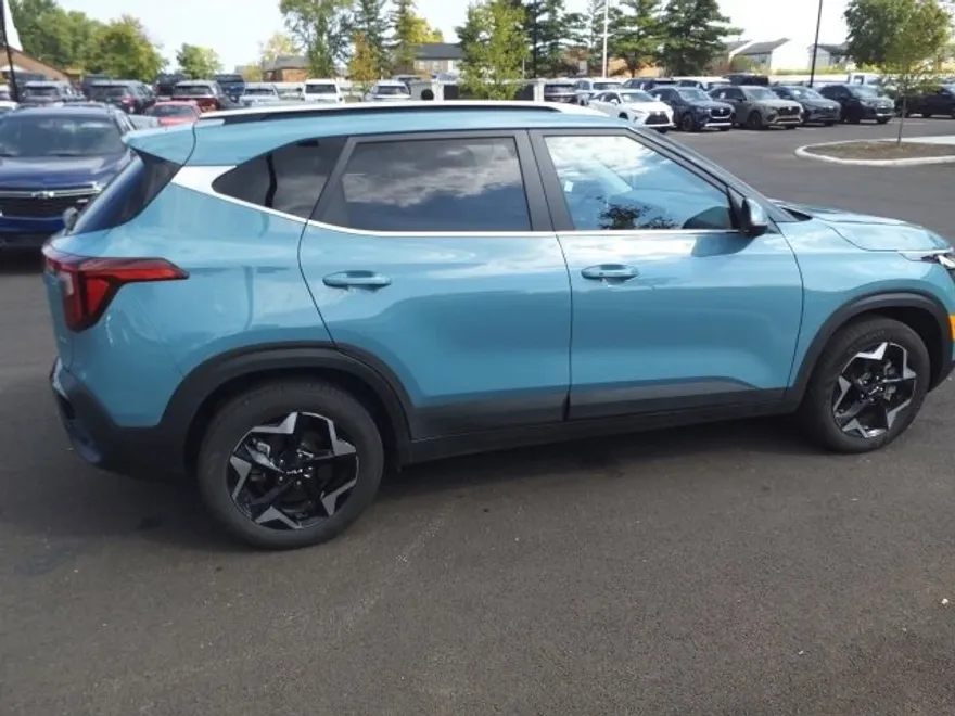 2024 Kia Seltos EX photo 1