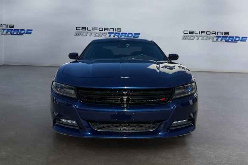 2016 Dodge Charger SXT photo 1