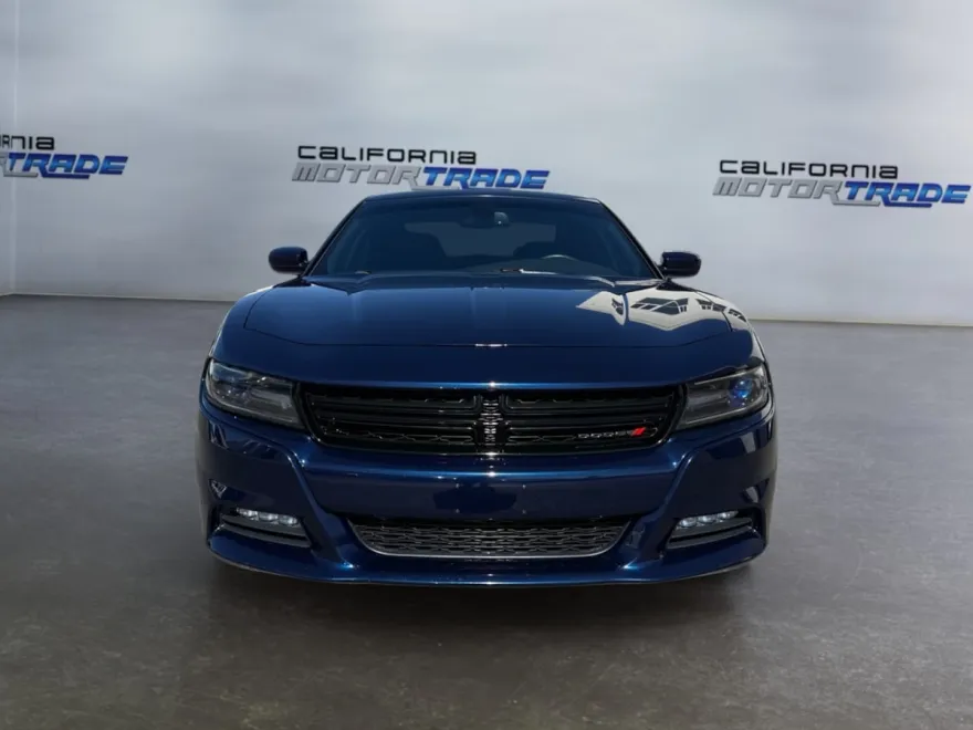 2016 Dodge Charger SXT photo 1