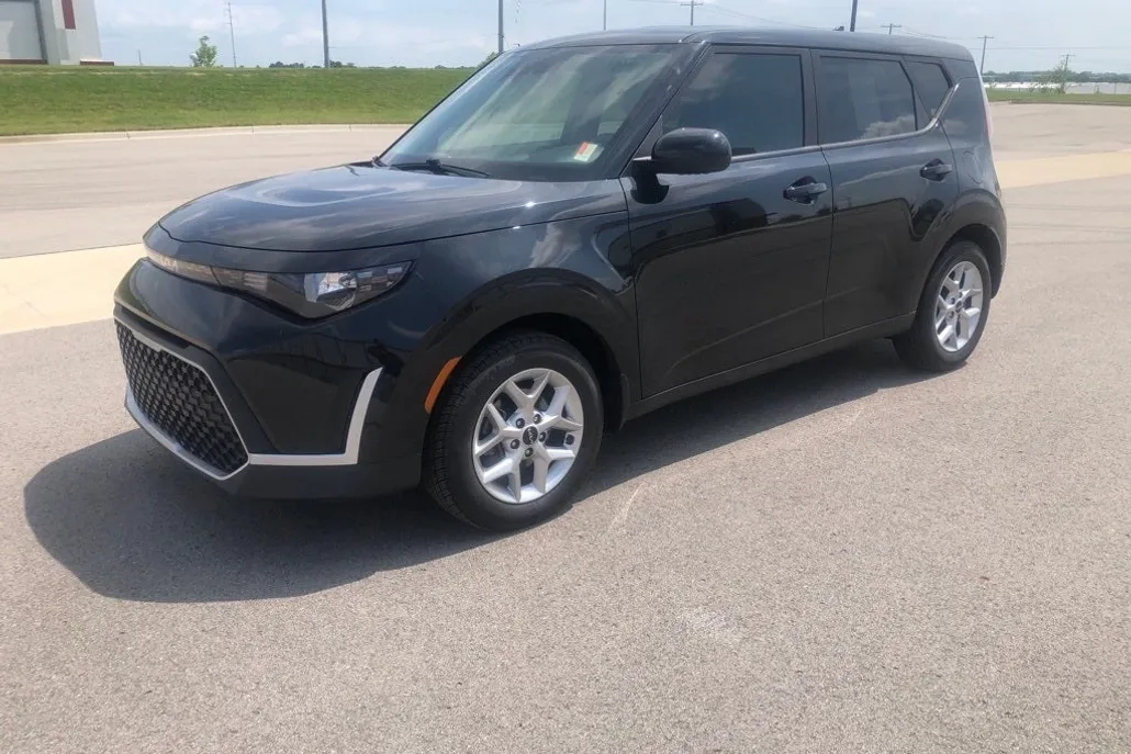 2024 Kia Soul LX photo 1