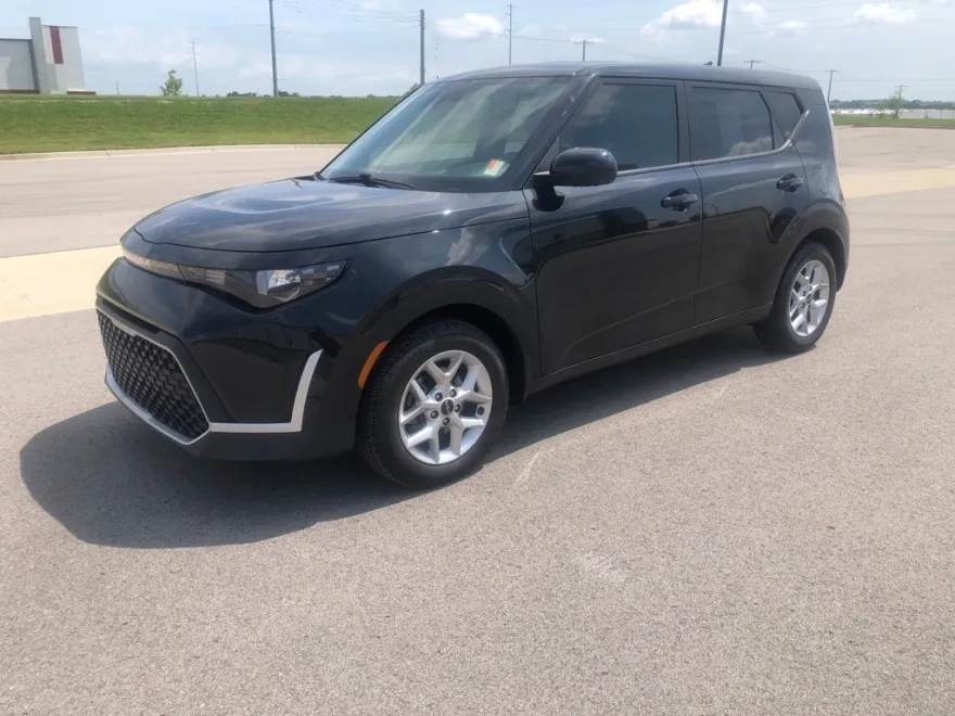 2024 Kia Soul LX photo 1