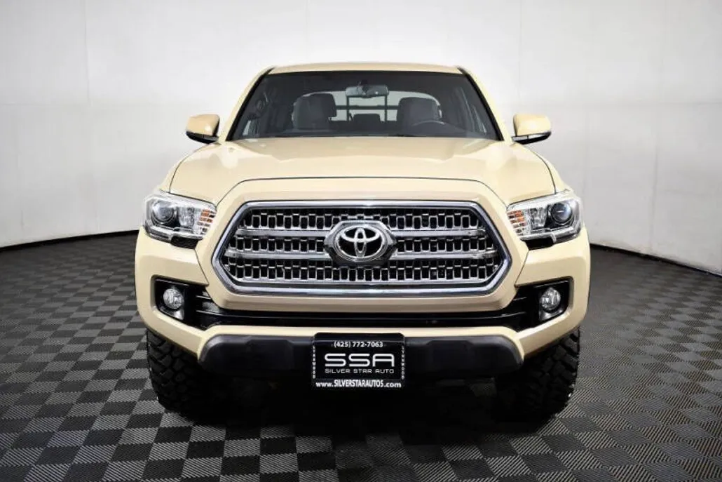 2017 Toyota Tacoma Double Cab TRD photo 1