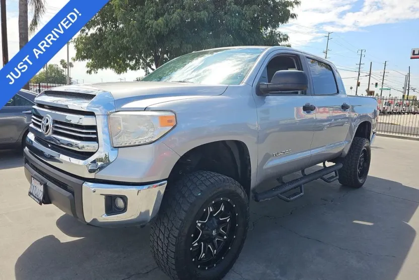 2017 Toyota Tundra SR5 photo 1