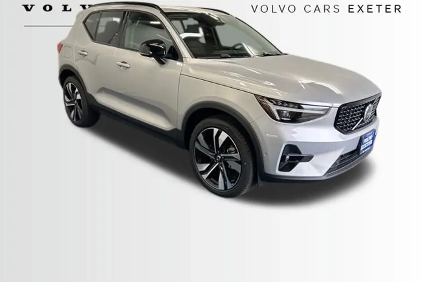 2025 Volvo XC40 photo 1