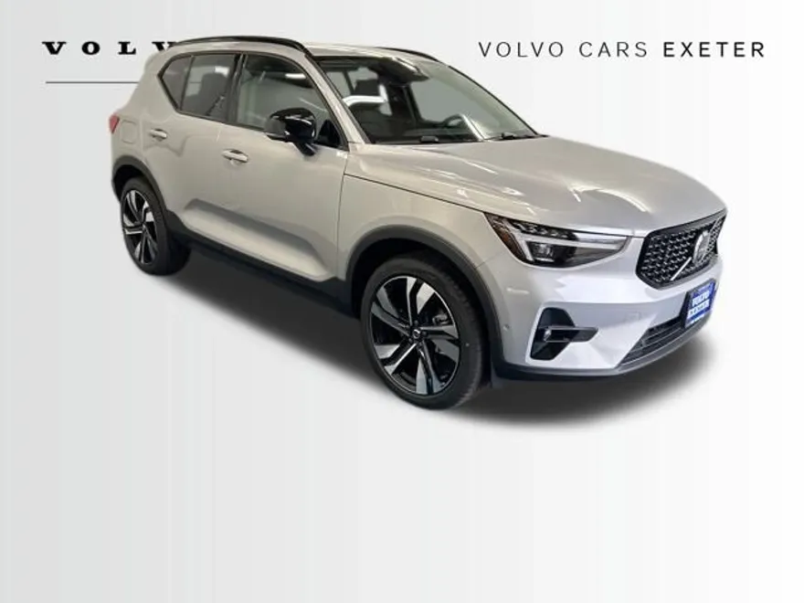 2025 Volvo XC40 photo 1