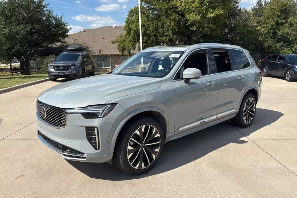 2025 Volvo XC90 Plus photo 1