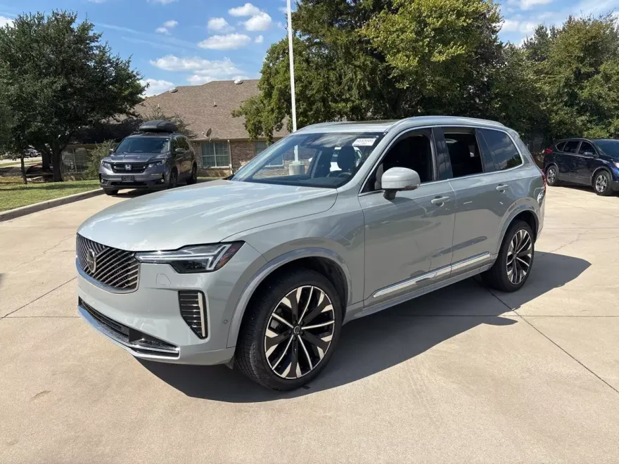2025 Volvo XC90 Plus photo 1