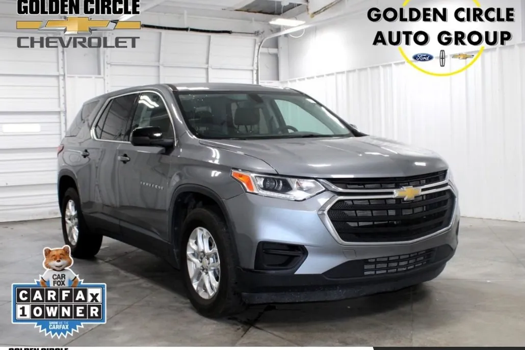 2021 Chevrolet Traverse LS photo 1