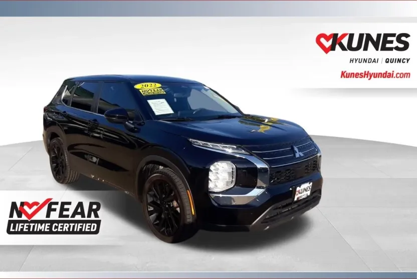 2022 Mitsubishi Outlander ES photo 1