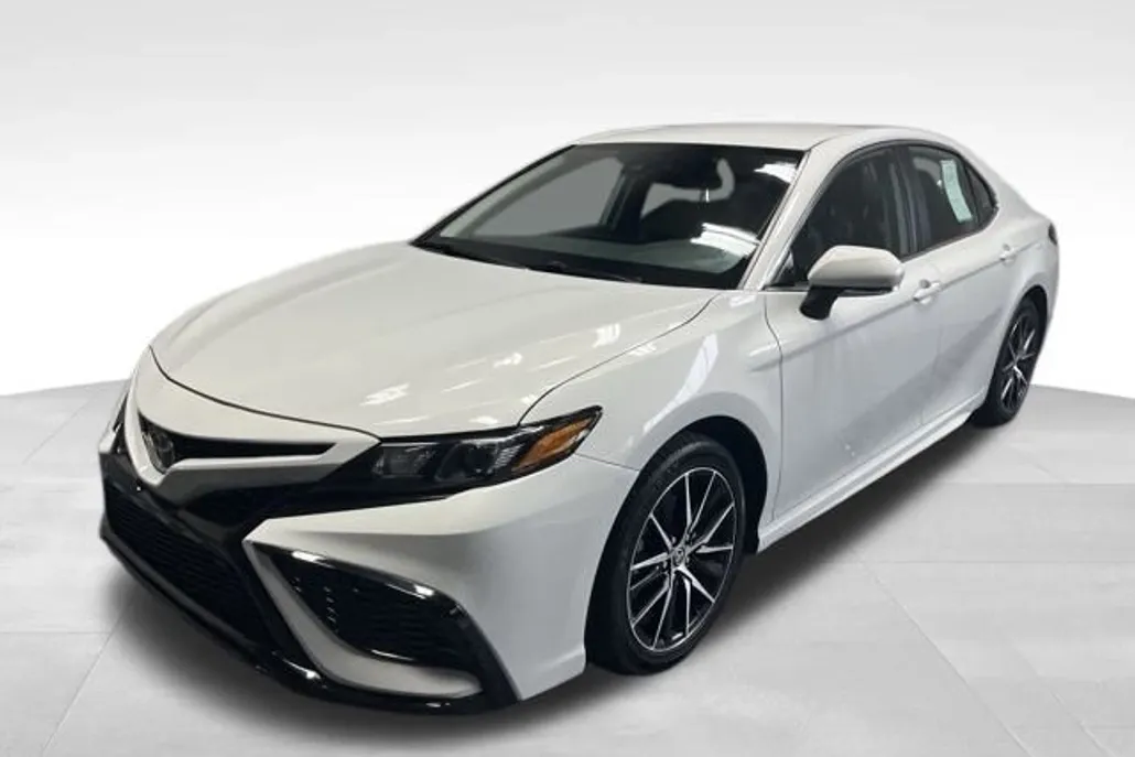 2023 Toyota Camry SE photo 1