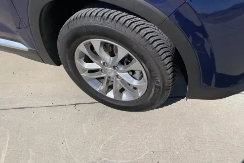 2019 Hyundai Santa Fe SE photo 2