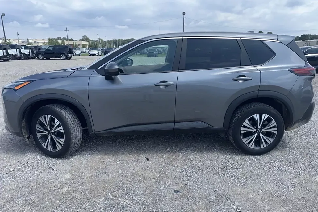 2023 Nissan Rogue SV photo 1