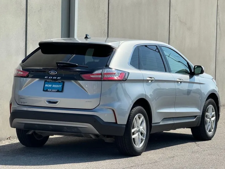 2022 Ford Edge SEL photo 1
