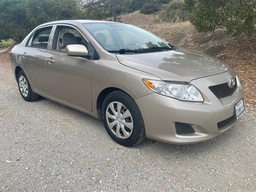 2009 Toyota Corolla LE photo 1