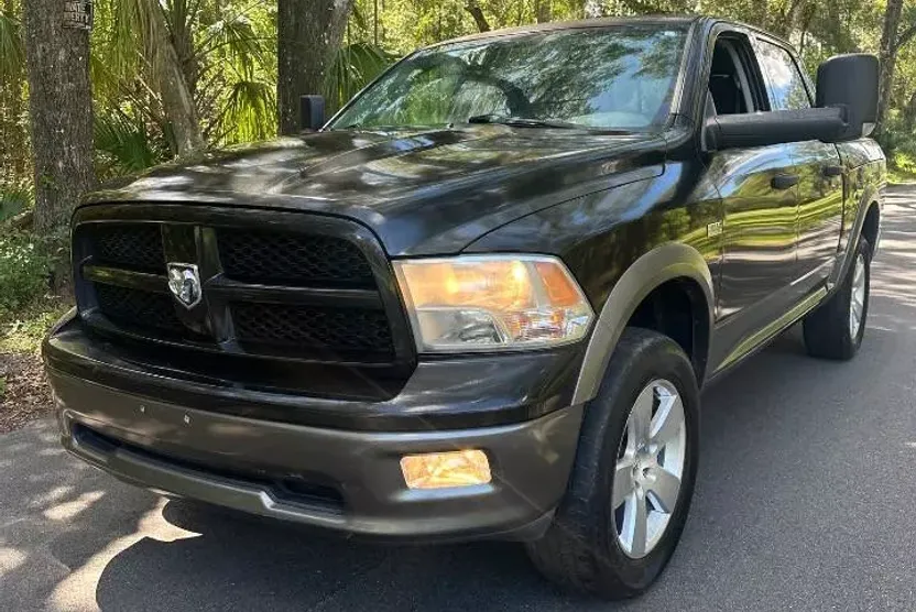 2011 Ram 1500 SLT photo 1