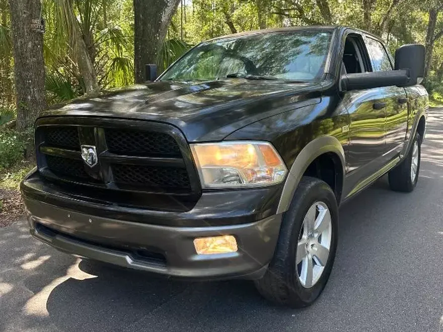 2011 Ram 1500 SLT photo 1