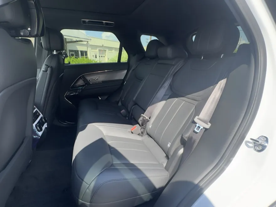 2025 Land Rover Range Rover Sport SE photo 1
