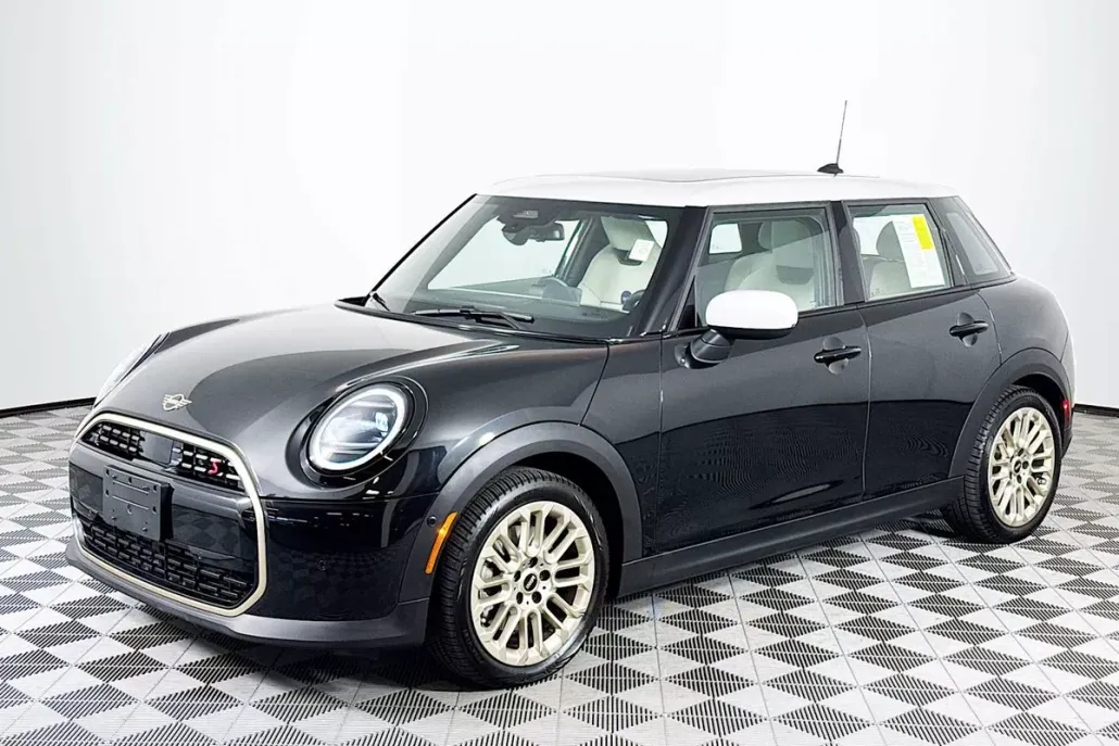 2025 Mini Cooper 4 Door Hardtop S photo 1