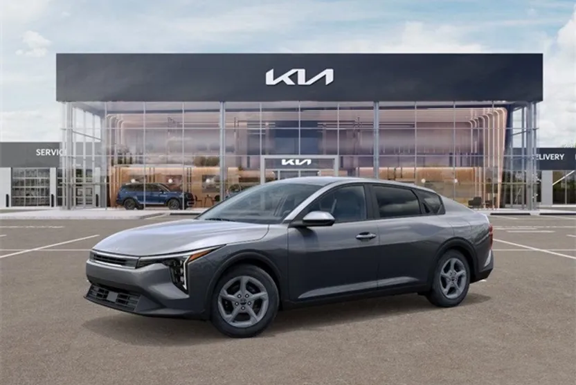 2025 Kia K4 LXS photo 1