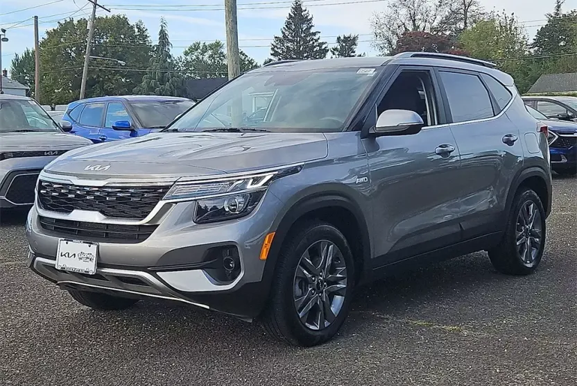 2023 Kia Seltos S photo 1