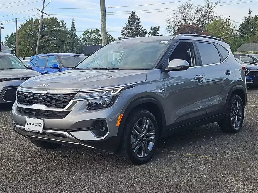 2023 Kia Seltos S photo 1