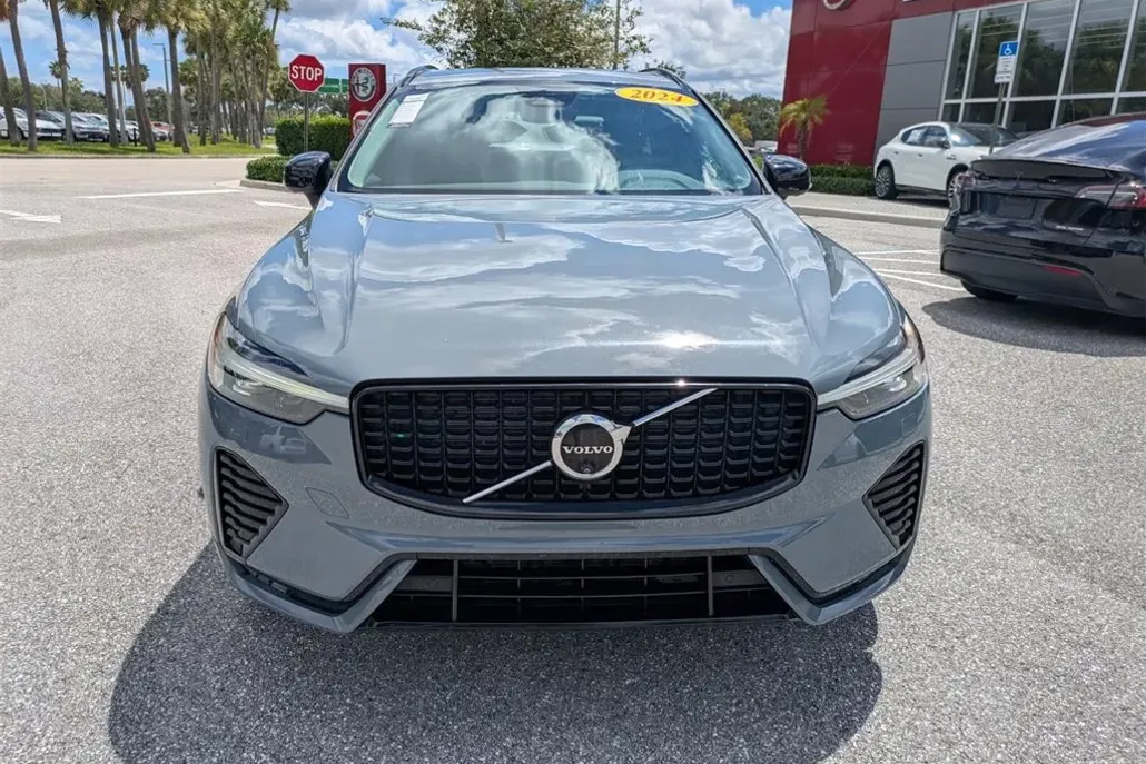 2024 Volvo XC60 B5 Plus photo 1