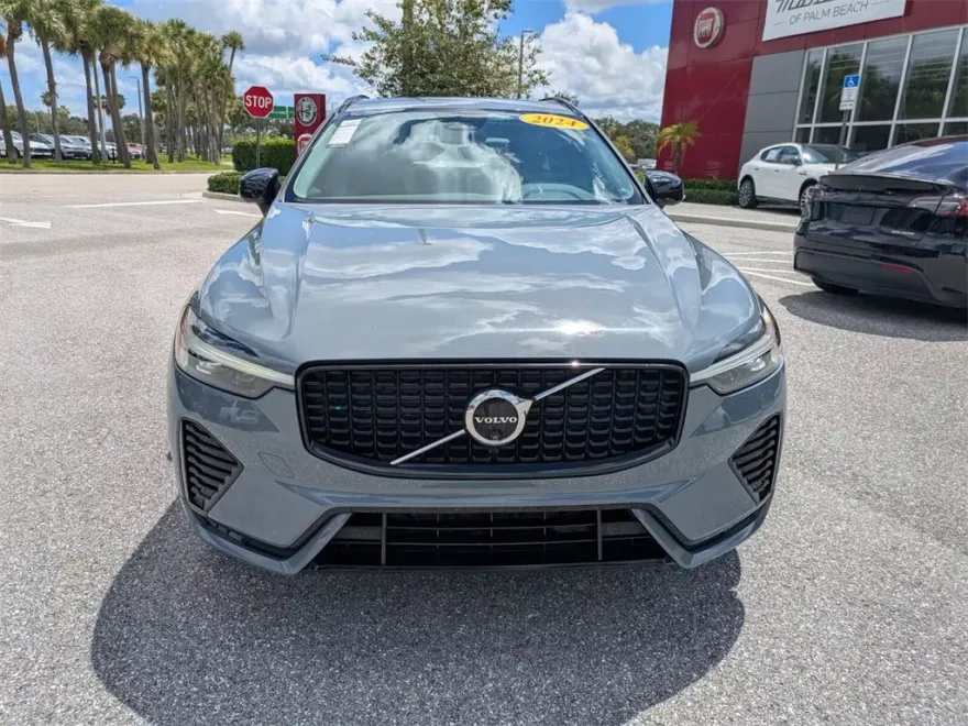 2024 Volvo XC60 B5 Plus photo 1