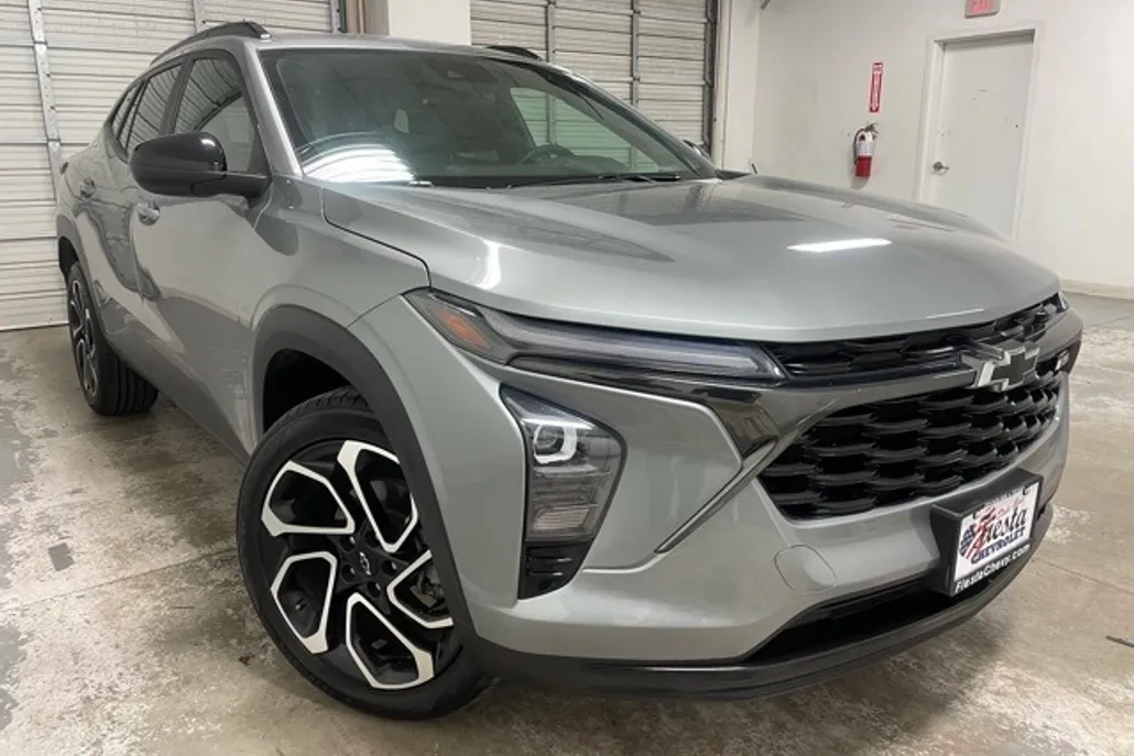 2024 Chevrolet Trax photo 1
