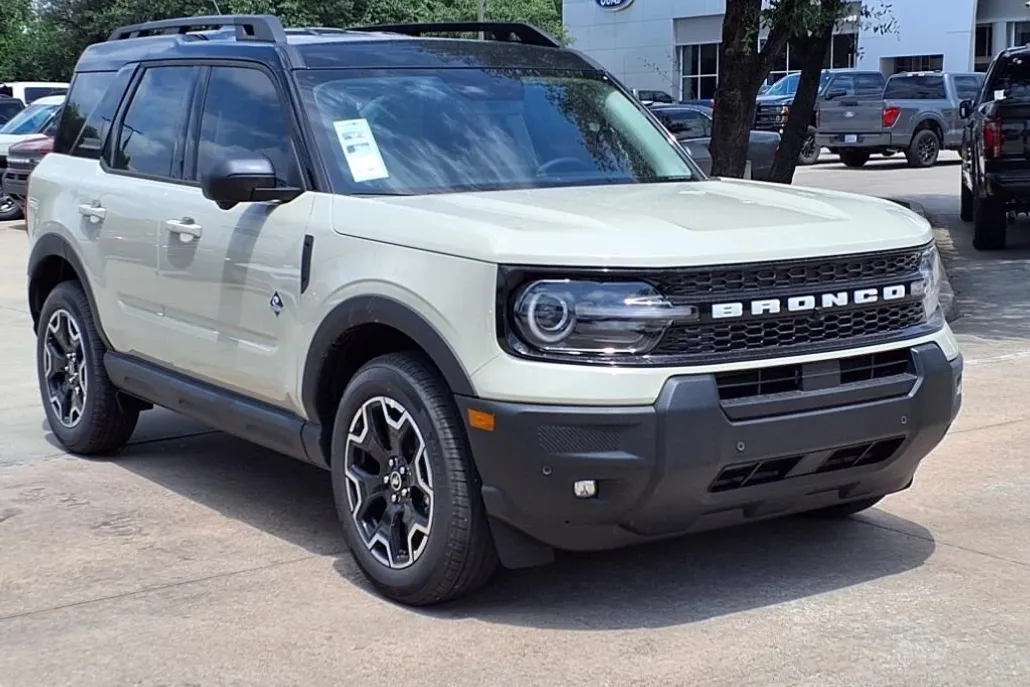 2025 Ford Bronco Sport Outer Banks photo 1