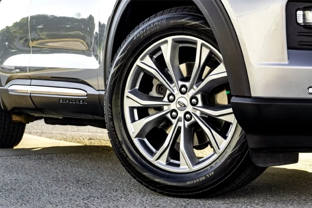 2024 Ford Explorer Limited photo 1