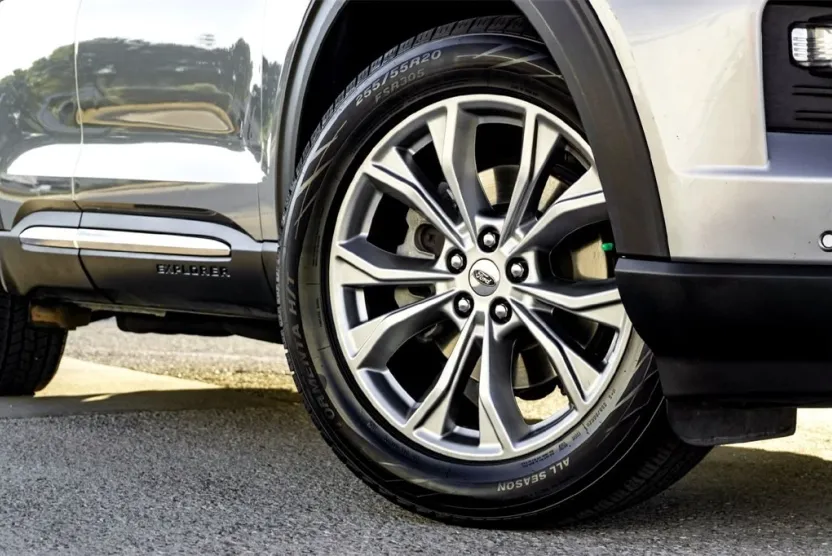 2024 Ford Explorer Limited photo 1