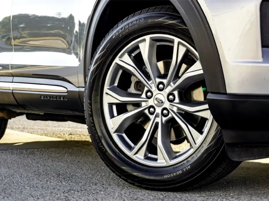 2024 Ford Explorer Limited photo 1