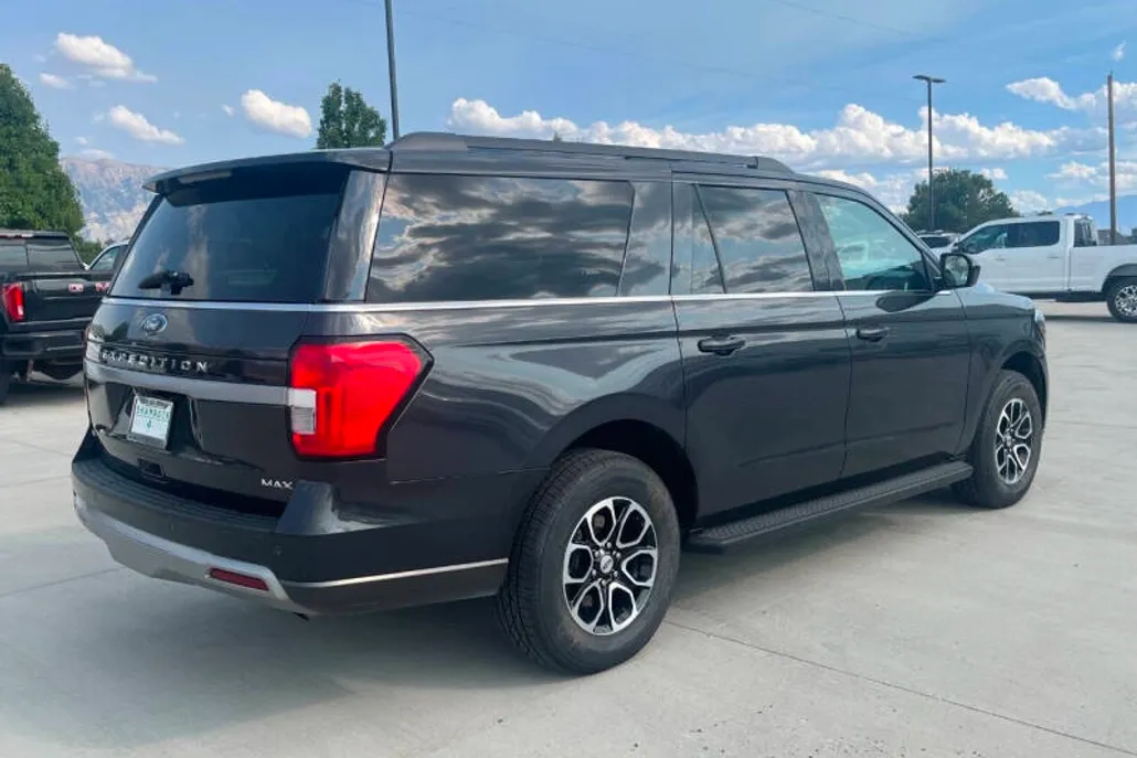 2023 Ford Expedition MAX XLT photo 1